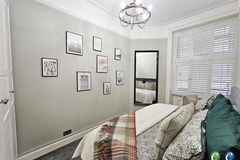 2 bedroom apartment for sale, Ridgmount Gardens, London, WC1E 7AT