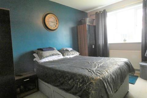 2 bedroom maisonette for sale, Pinemount Road, Hucclecote, Gloucester