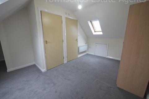 2 bedroom maisonette to rent, Windsor Close, Northwood Hills HA6