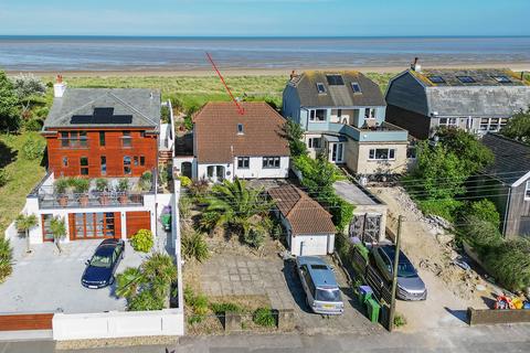 27 Coast Drive, Greatstone, New Romney, TN28 8NX