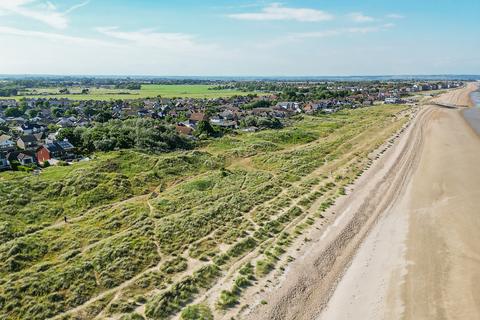 27 Coast Drive, Greatstone, New Romney, TN28 8NX