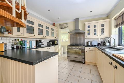 27 Coast Drive, Greatstone, New Romney, TN28 8NX
