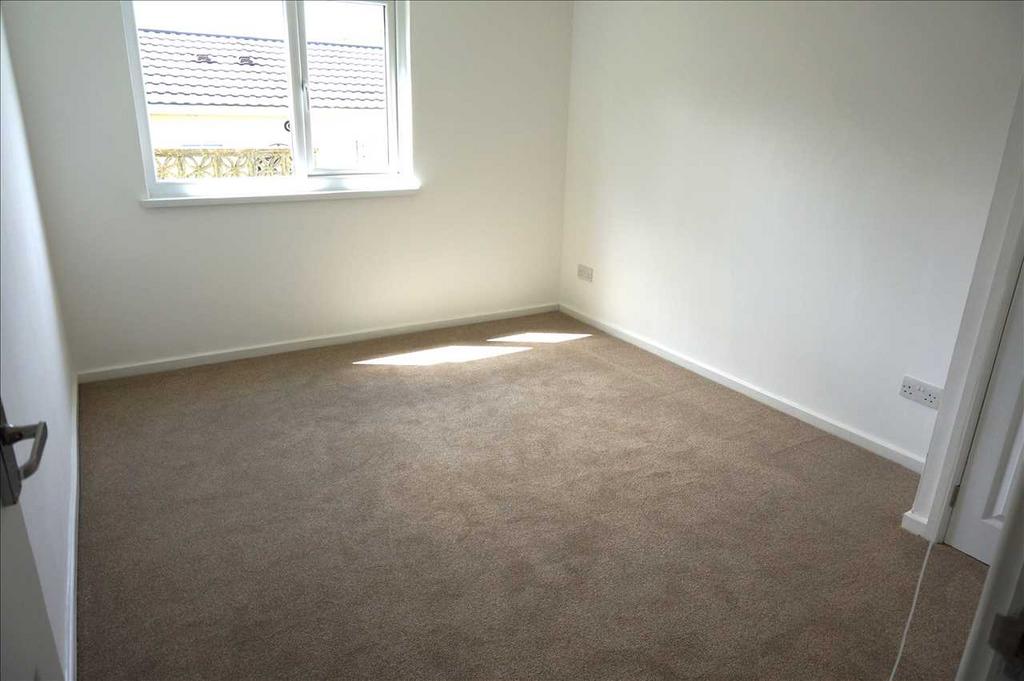 Back bedroom 1 :