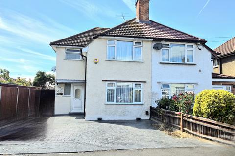 3 bedroom semi-detached house to rent, St. Leonards Gardens, Heston, TW5