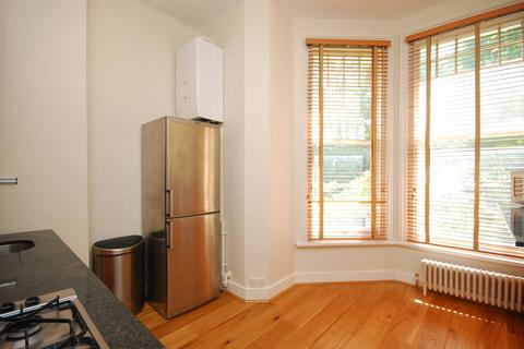 2 bedroom flat to rent, Haslemere Road, Crouch End, London, N8