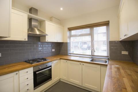 3 bedroom end of terrace house to rent, Ardingly Way, Surbiton KT6