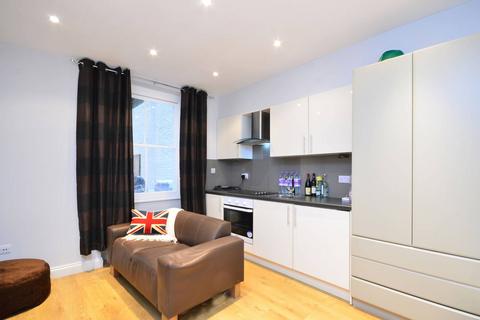 Studio to rent, Collingham Place, South Kensington, London, SW5