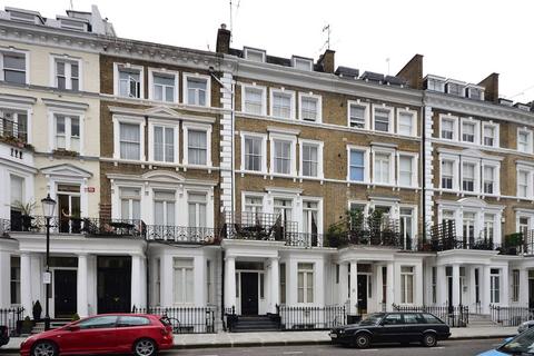 Studio to rent, Collingham Place, South Kensington, London, SW5