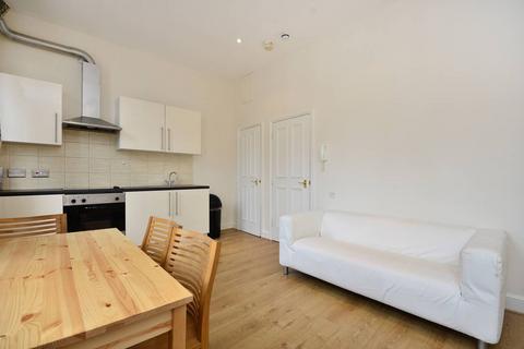 Studio to rent, Collingham Place, South Kensington, London, SW5