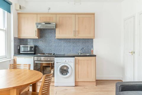 Studio to rent, Collingham Place, South Kensington, London, SW5