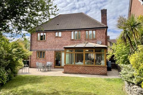 4 bedroom detached house for sale, Stonecrop Close, Broadstone