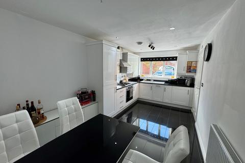 144 Lamberton Drive, Brymbo, Wrexham, LL11 5FW