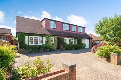 7 Downsview Avenue, Woking, GU22 9BT