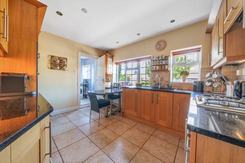 7 Downsview Avenue, Woking, GU22 9BT