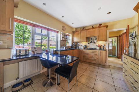 7 Downsview Avenue, Woking, GU22 9BT