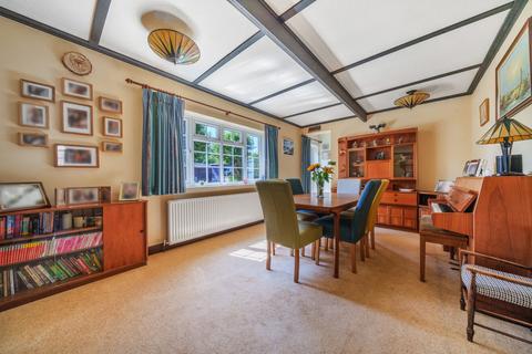 7 Downsview Avenue, Woking, GU22 9BT