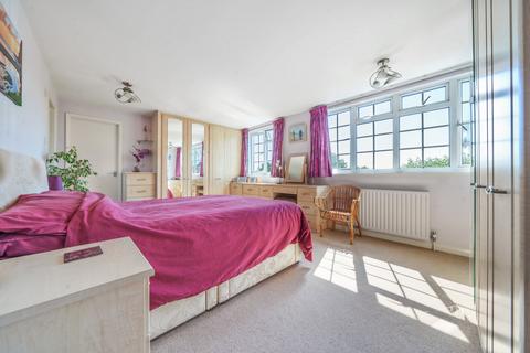 7 Downsview Avenue, Woking, GU22 9BT