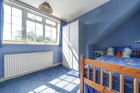 7 Downsview Avenue, Woking, GU22 9BT