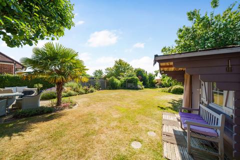 7 Downsview Avenue, Woking, GU22 9BT