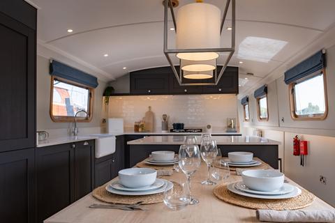 2 bedroom houseboat for sale, Salterns Lane, Bursledon, Southampton