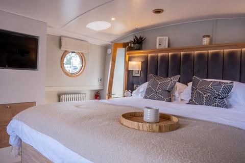 2 bedroom houseboat for sale, Salterns Lane, Bursledon, Southampton