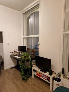 Studio to rent, Commercial Street, London E1