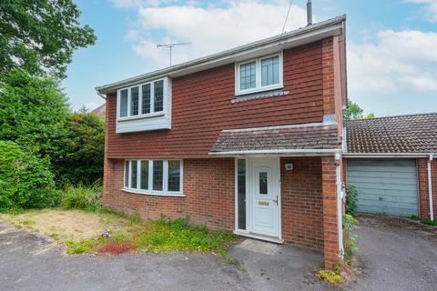 42 Reading Road, Blackwater, Camberley, GU17 0AY