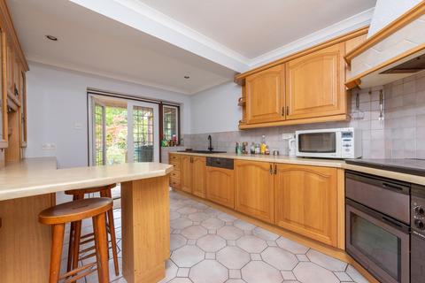 42 Reading Road, Blackwater, Camberley, GU17 0AY