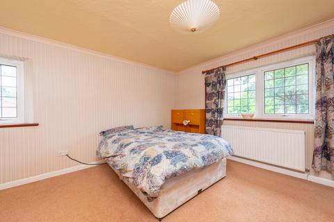 42 Reading Road, Blackwater, Camberley, GU17 0AY