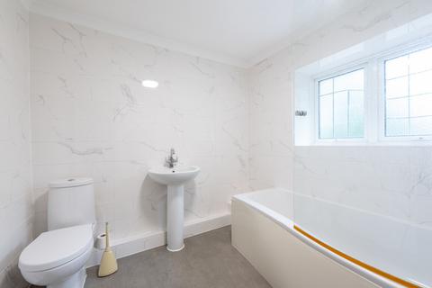 42 Reading Road, Blackwater, Camberley, GU17 0AY