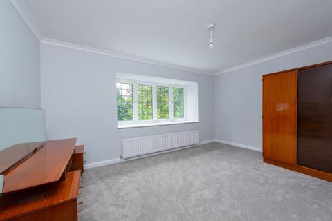 42 Reading Road, Blackwater, Camberley, GU17 0AY
