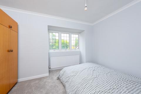 42 Reading Road, Blackwater, Camberley, GU17 0AY