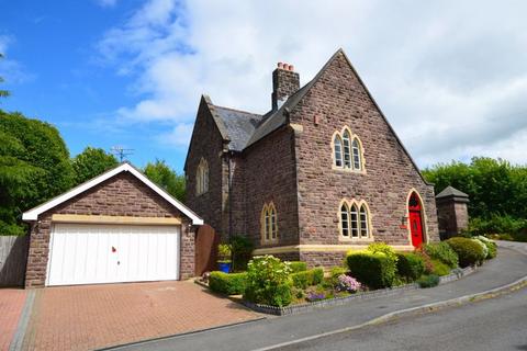 2 Chestnut Drive, Abergavenny, NP7 5JZ