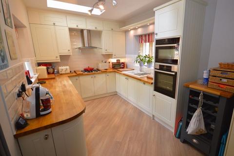 2 Chestnut Drive, Abergavenny, NP7 5JZ