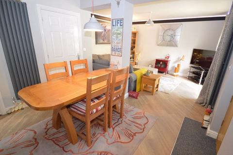 2 Chestnut Drive, Abergavenny, NP7 5JZ