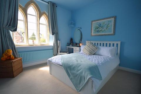 2 Chestnut Drive, Abergavenny, NP7 5JZ