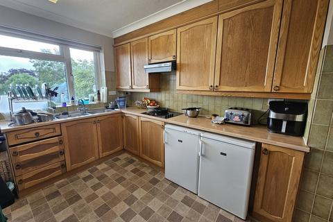 2 bedroom flat to rent, Dove Park, Pinner