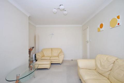 8a Ormsby Gardens, Greenford, UB6 9NR