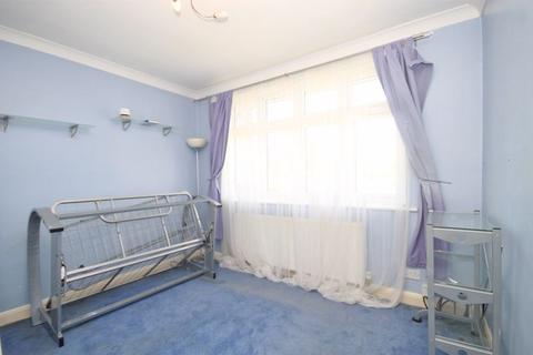 8a Ormsby Gardens, Greenford, UB6 9NR