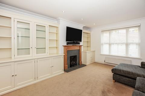 2 bedroom terraced house to rent, Circus Mews