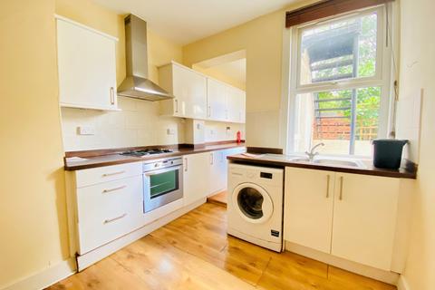 2 bedroom maisonette to rent, London Road, London, SW16