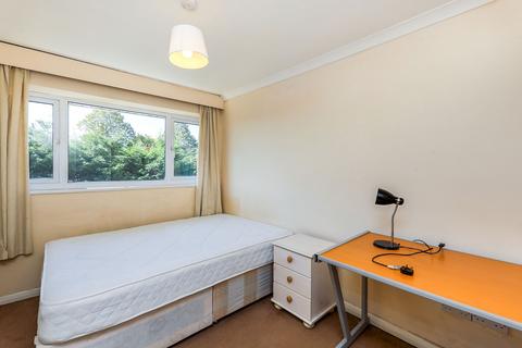 1 bedroom in a house share to rent, Queens Drive, Guildford