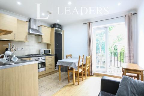 2 bedroom flat to rent, Glengall road, London, SE15