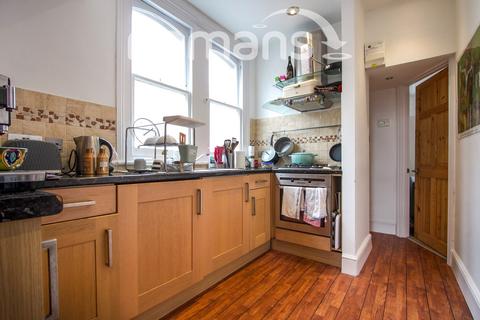 2 bedroom apartment to rent, Randall Road, Clifton