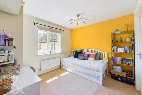 3 bedroom semi-detached house for sale, Heron Road, Queens Hill, Norwich
