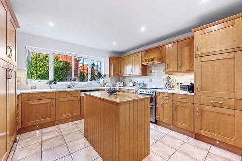 5 bedroom detached house for sale, Gladding Road, West Cheshunt EN7