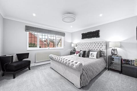 9 Gladding Road, Cheshunt, Waltham Cross, EN7 6XA