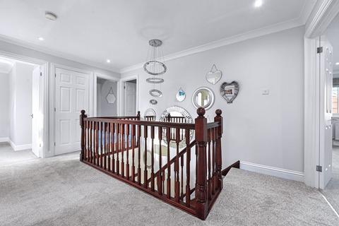 9 Gladding Road, Cheshunt, Waltham Cross, EN7 6XA
