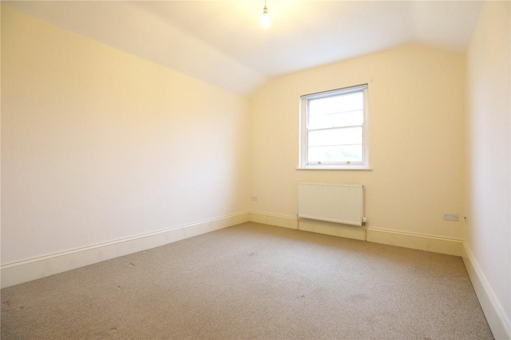 St Road, Cheltenham... 1 bed apartment to rent £900 pcm (£208 pw)