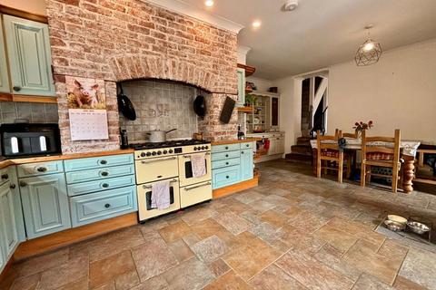 10 North Lane, Nailsea, Bristol, BS48 4BT